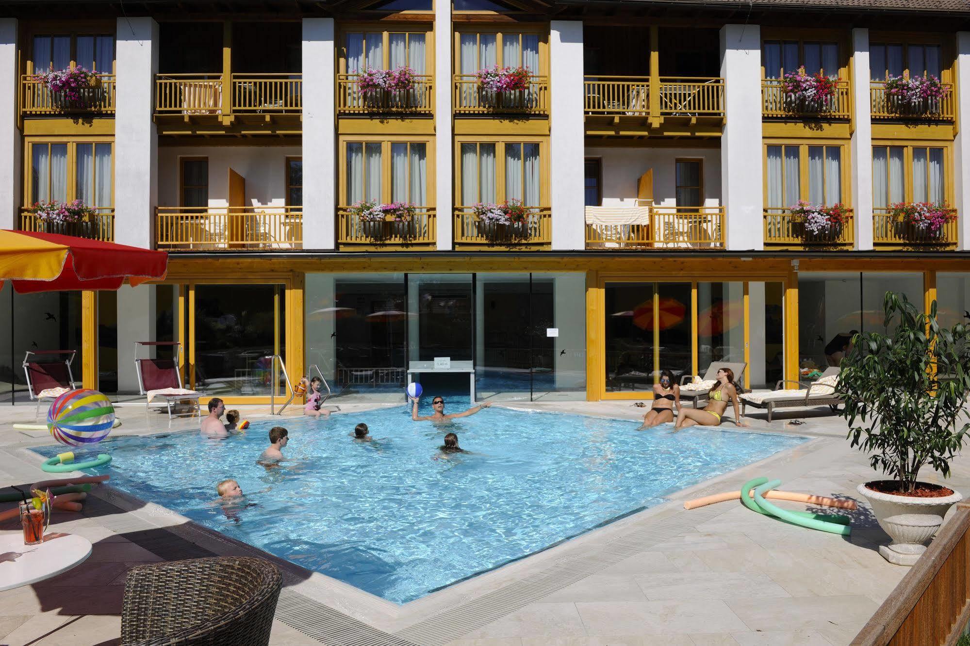 Hotel Urbani Bodensdorf Exterior photo